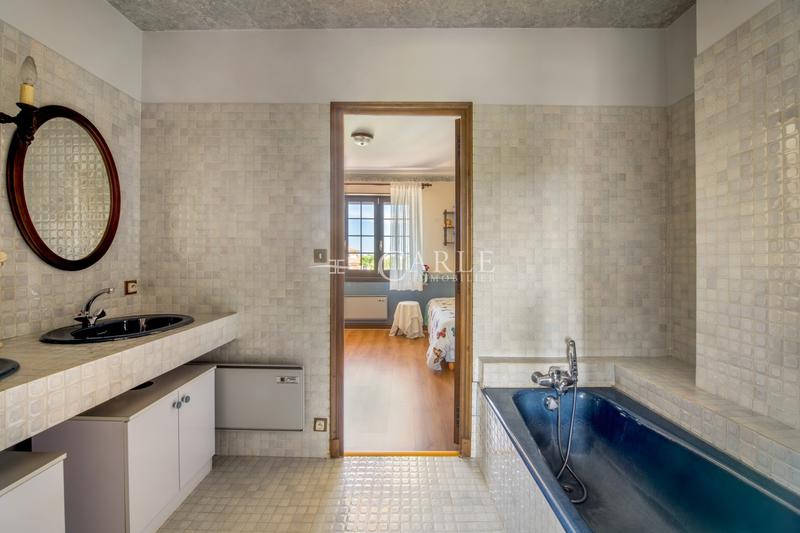 Maison - 238 m² - 8 pièces