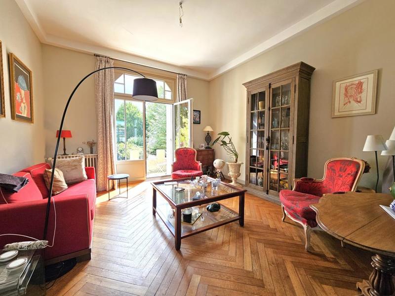 Maison - 210 m² - 8 pièces