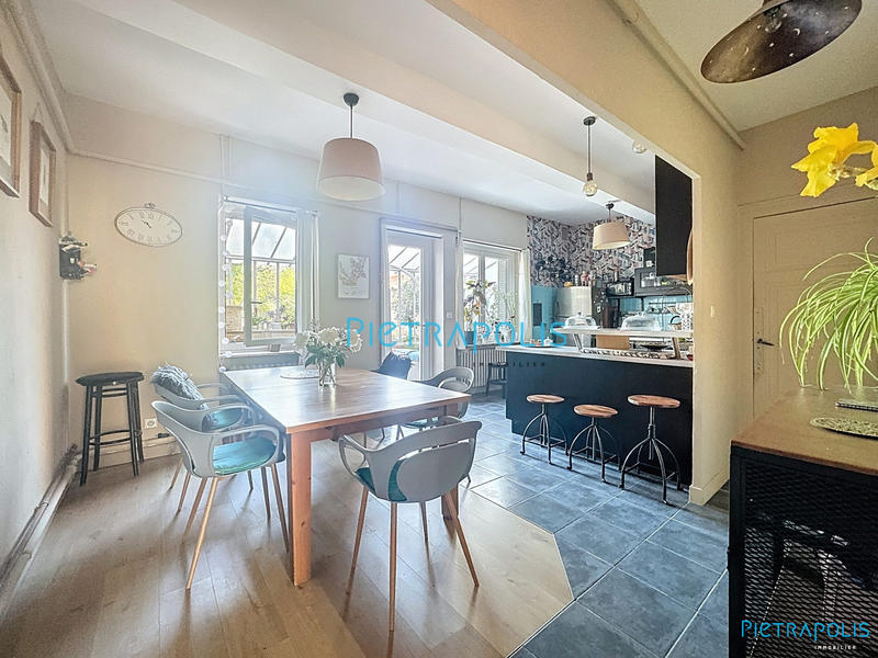 Maison - 198 m² - 7 pièces