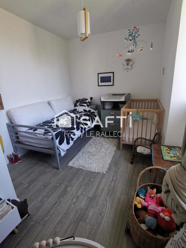 Maison - 180 m² - 7 pièces