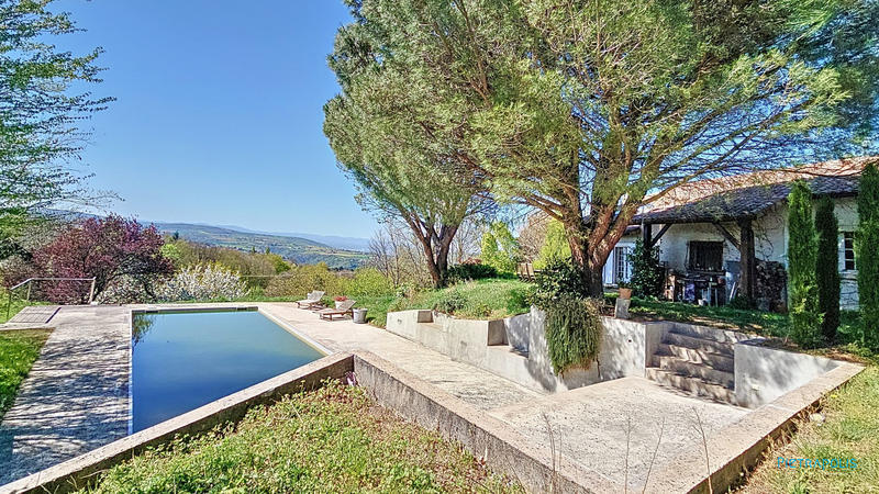 Maison - 139 m² - 5 pièces