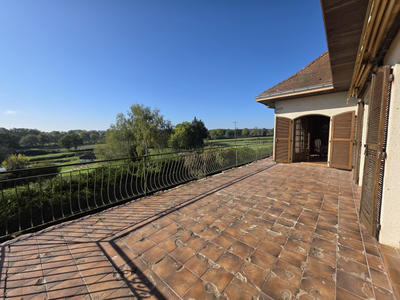 Maison - 254 m² - 8 pièces