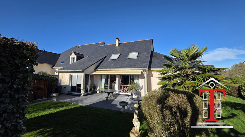 Maison traditionnelle - 186 m² - 7 pièces