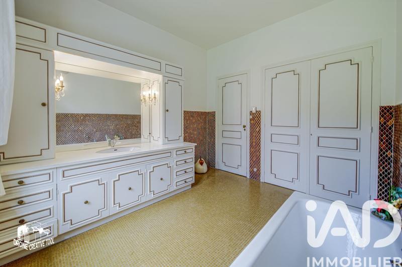 Maison - 239 m² - 7 pièces