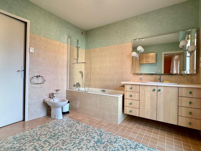 Appartement - 105 m² - 4 pièces