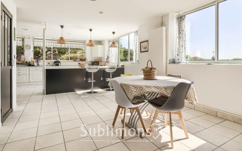 Maison ancienne - 366 m² - 8 pièces