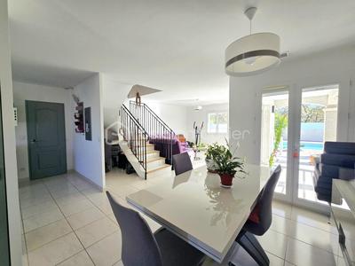 Maison - 99 m² - 5 pièces