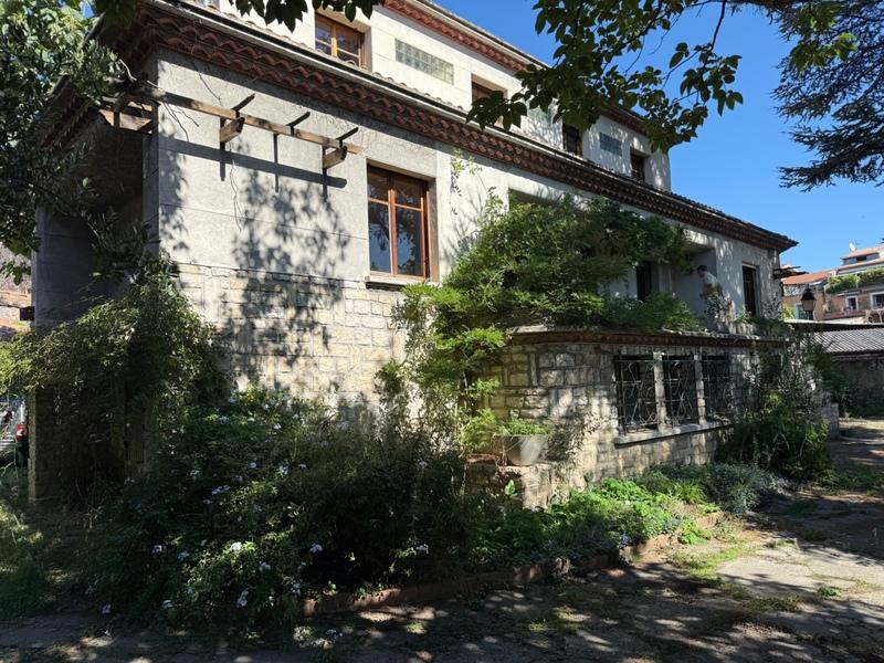 Maison - 262 m² - 12 pièces