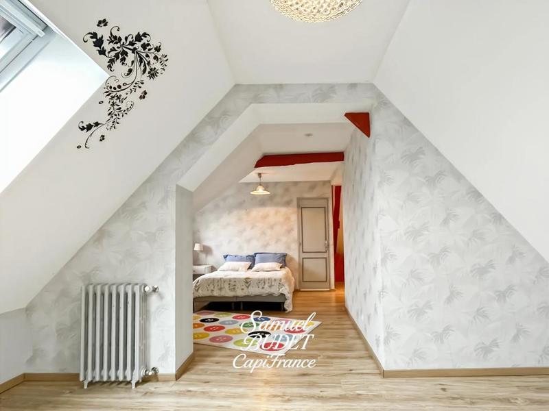 Maison - 230 m² - 7 pièces