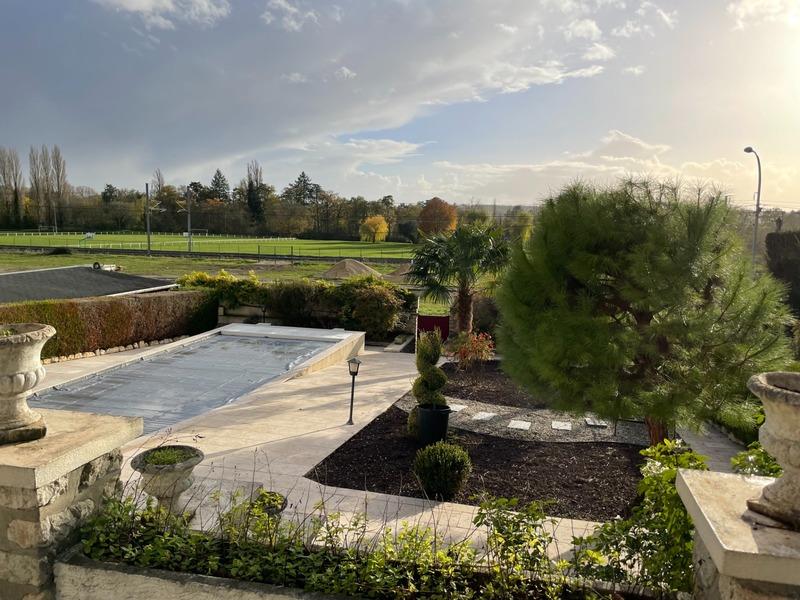 Maison - 225 m² - 9 pièces