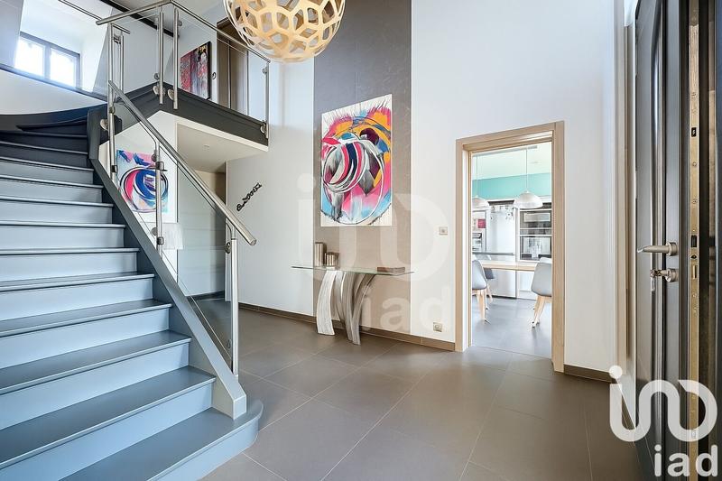 Maison - 380 m² - 8 pièces