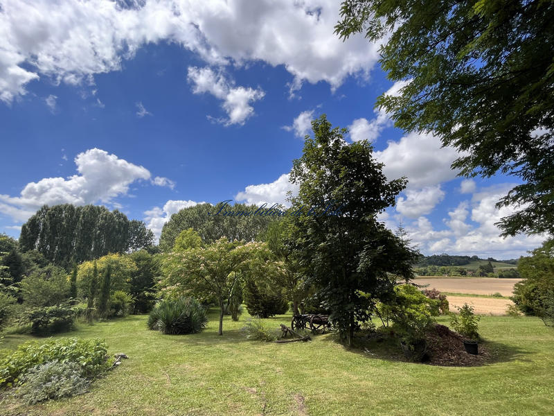 Maison - 183 m² - 9 pièces