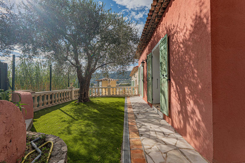 Maison - 205 m² - 9 pièces