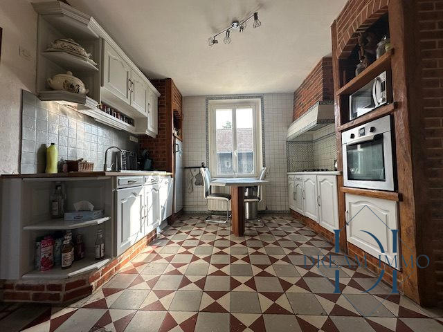 Maison - 216 m² - 7 pièces