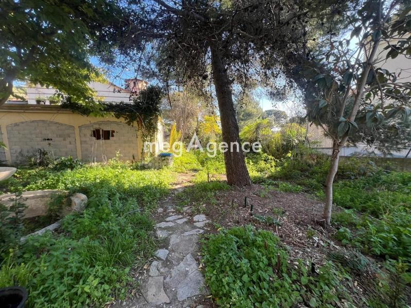 Maison - 740 m² - 18 pièces