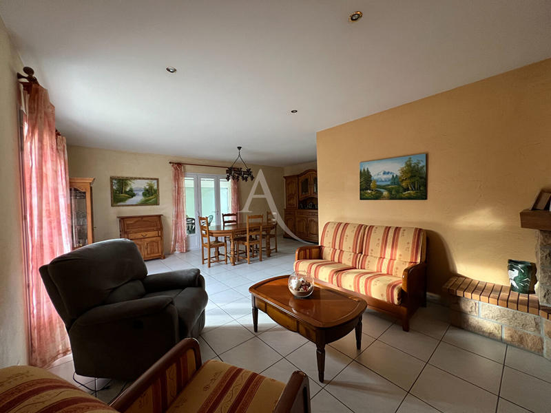 Maison - 99 m² - 6 pièces