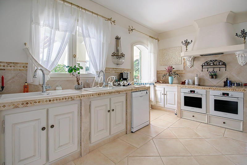 Villa - 325 m² - 10 pièces