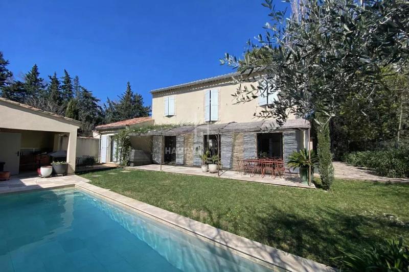 Maison - 180 m² - 7 pièces
