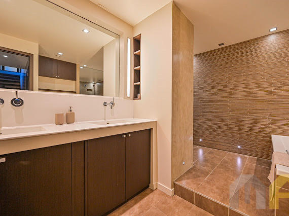 Duplex - 186 m² - 7 pièces