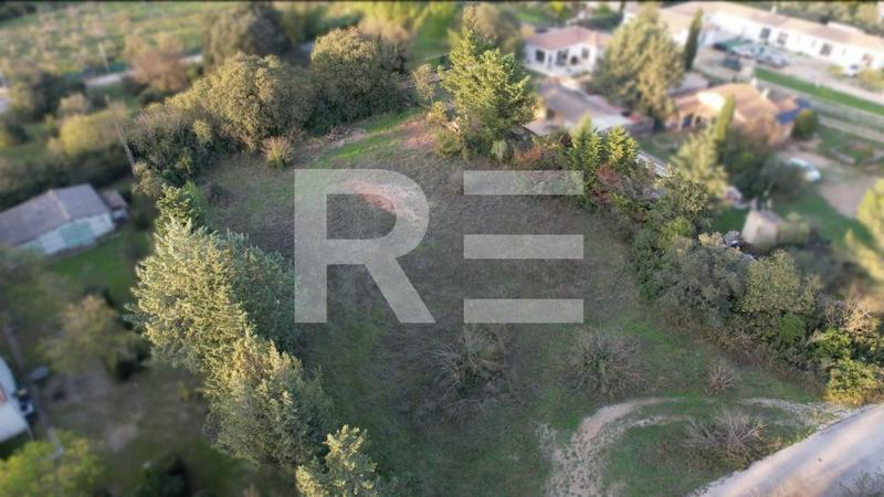 Terrain constructible - 748 m²