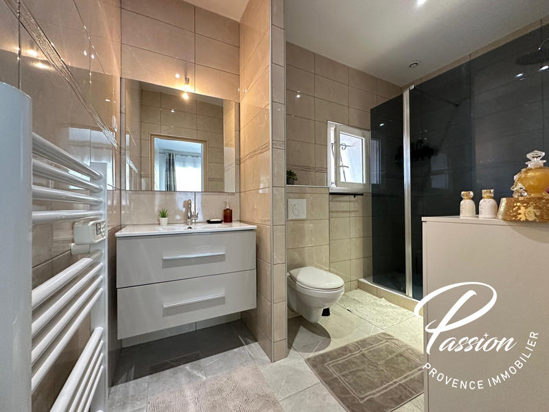 Maison contemporaine - 242 m² - 7 pièces