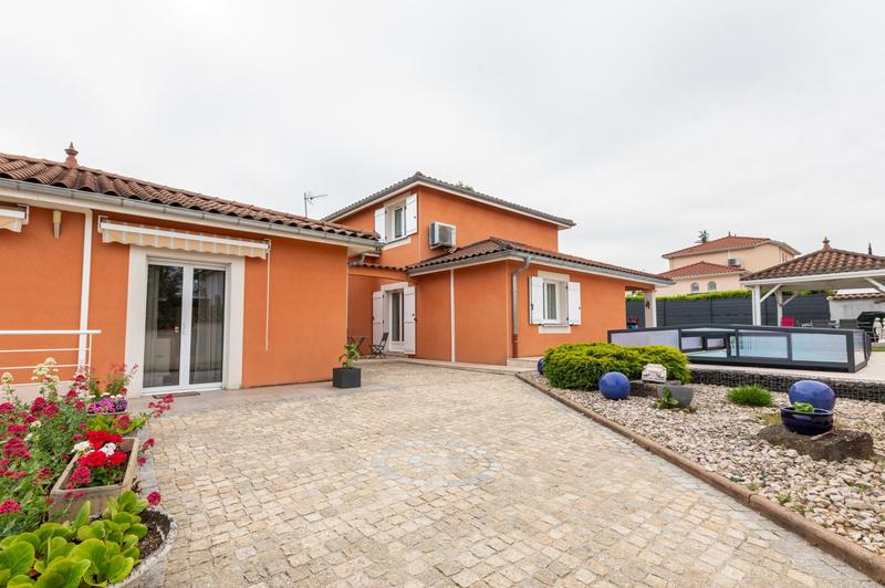 Maison - 208 m² - 8 pièces