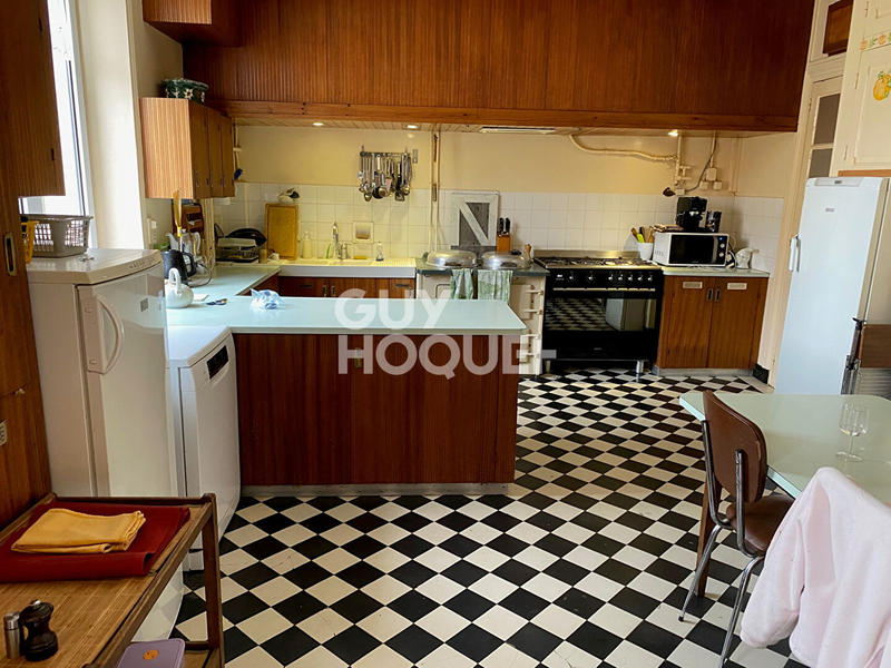 Maison - 350 m² - 15 pièces