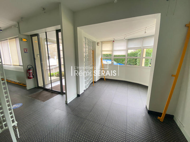 Local commercial - 143 m²