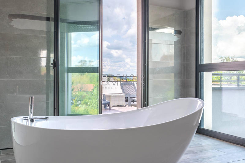 Maison contemporaine - 370 m² - 7 pièces