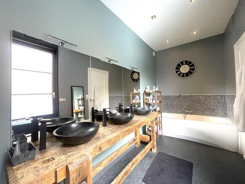 Maison - 215 m² - 7 pièces