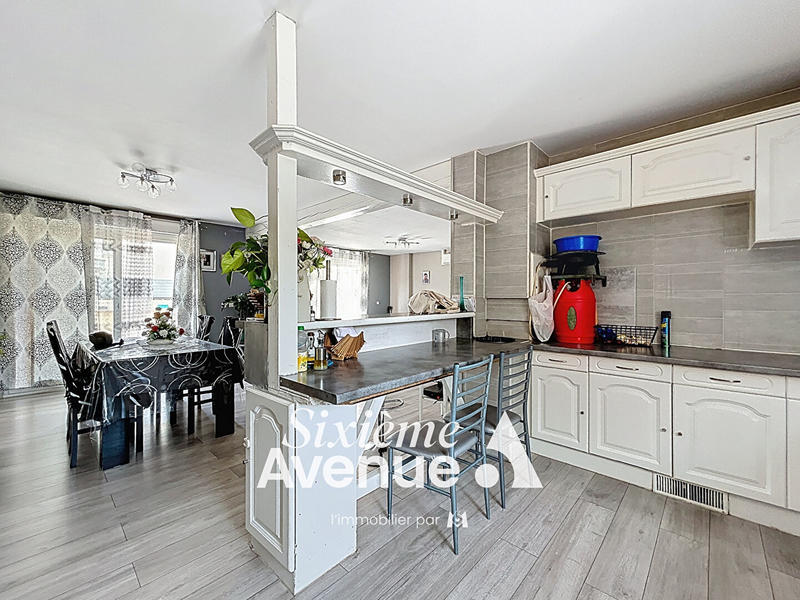 Maison - 186 m² - 8 pièces