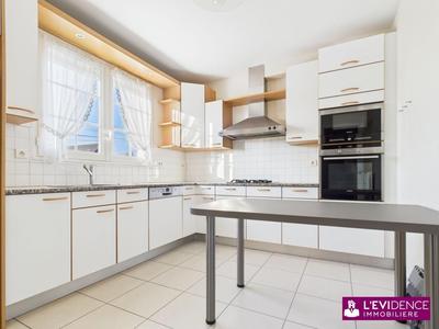 Maison - 122 m² - 6 pièces