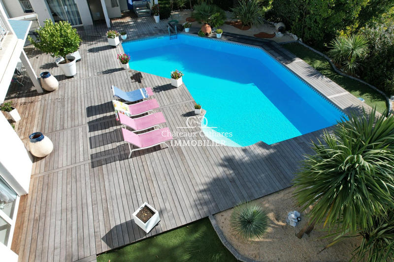 Maison - 350 m² - 10 pièces