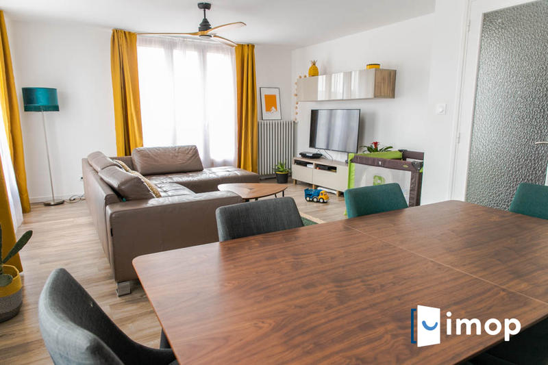 Maison - 247 m² - 10 pièces