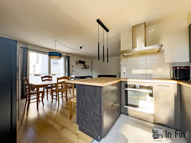 Appartement - 98 m² - 5 pièces