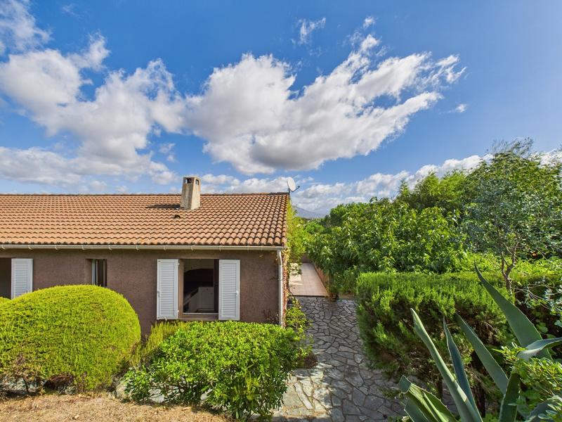 Maison - 98 m² - 5 pièces