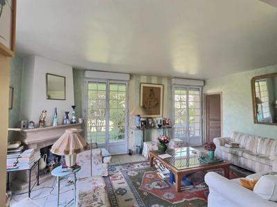 Maison - 240 m² - 10 pièces