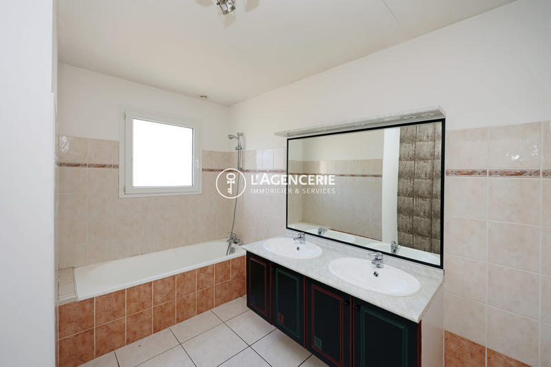 Maison traditionnelle - 120 m² - 6 pièces