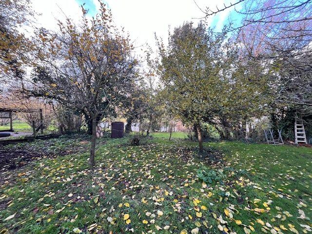 Terrain constructible - 1 200 m²