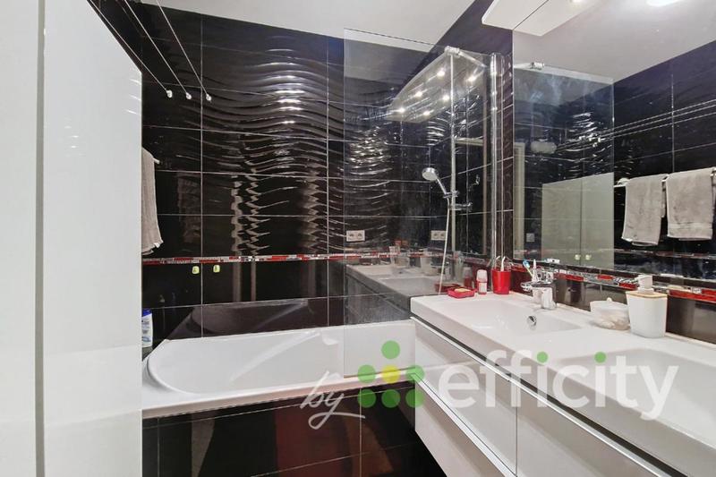 Appartement - 94 m² - 4 pièces