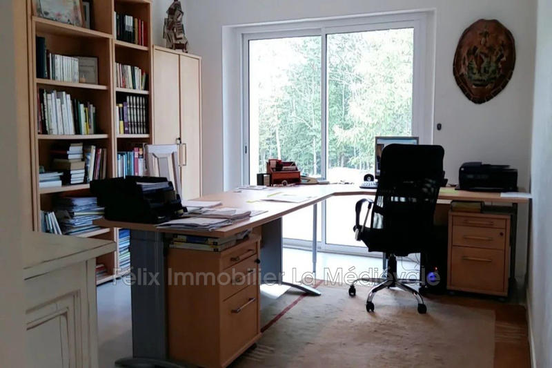 Demeure - 230 m² - 5 pièces