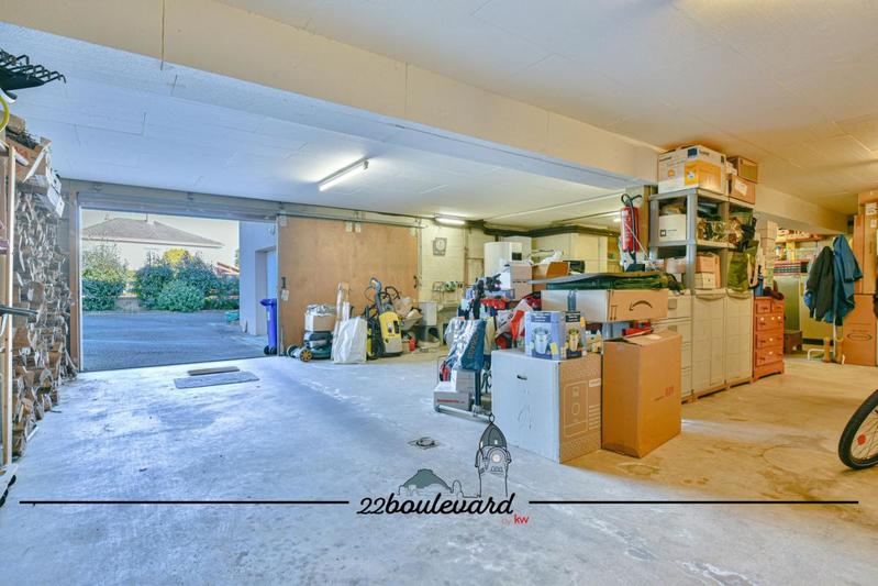 Demeure - 213 m² - 6 pièces