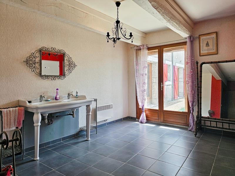 Maison - 453 m² - 14 pièces