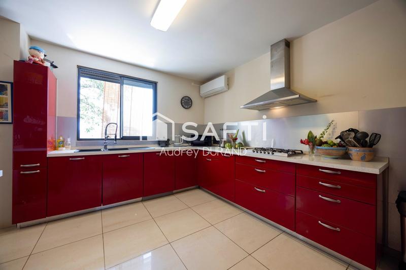 Villa - 254 m² - 8 pièces