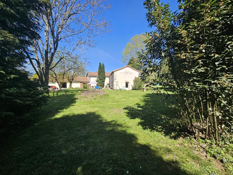 Maison - 247 m² - 8 pièces