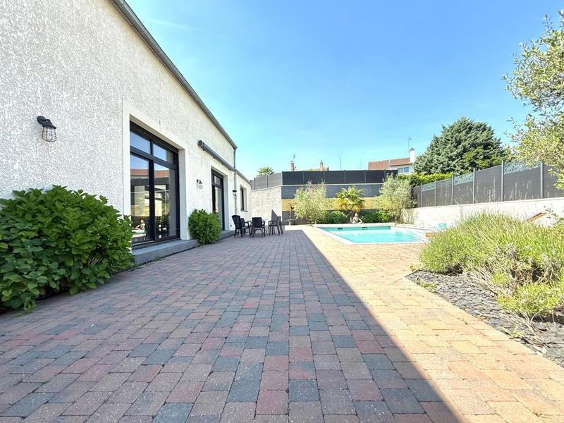 Maison - 285 m² - 7 pièces