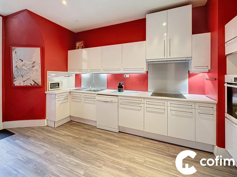 Maison - 272 m² - 10 pièces