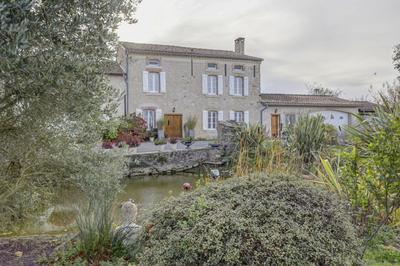 Maison - 276 m² - 6 pièces