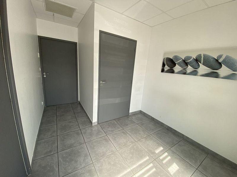 Local commercial - 61 m² - 5 pièces