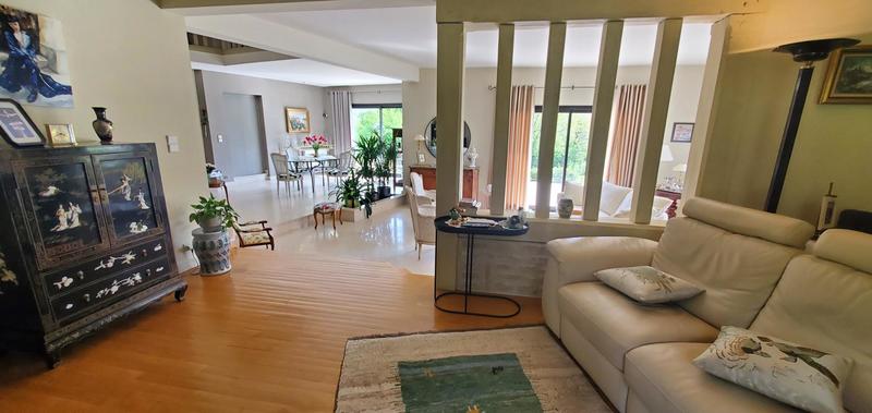 Maison - 255 m² - 8 pièces